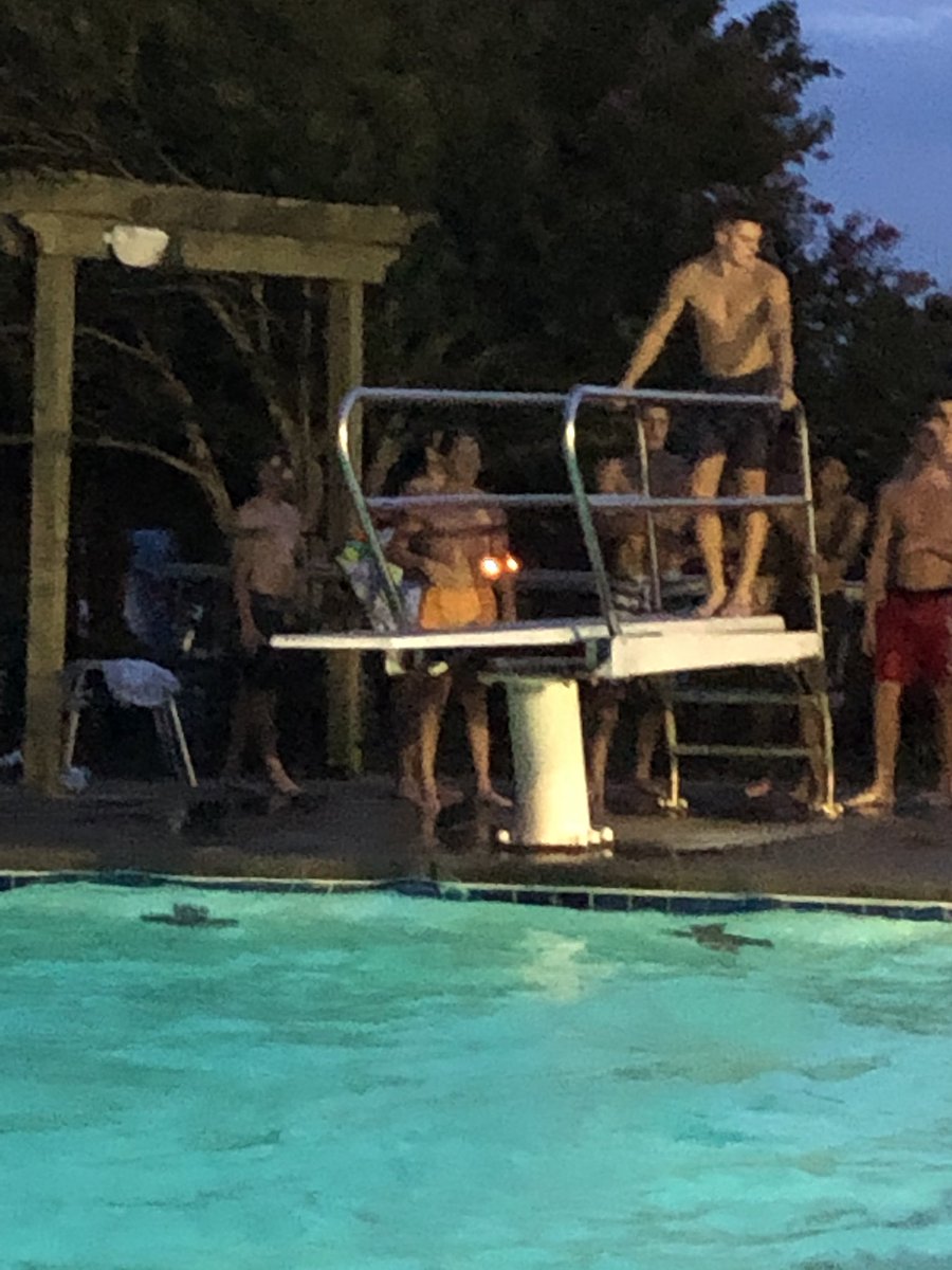lisa_obrien2's tweet photo. Davie team building tonight at the pool! https://t.co/9SAGvrPWaA