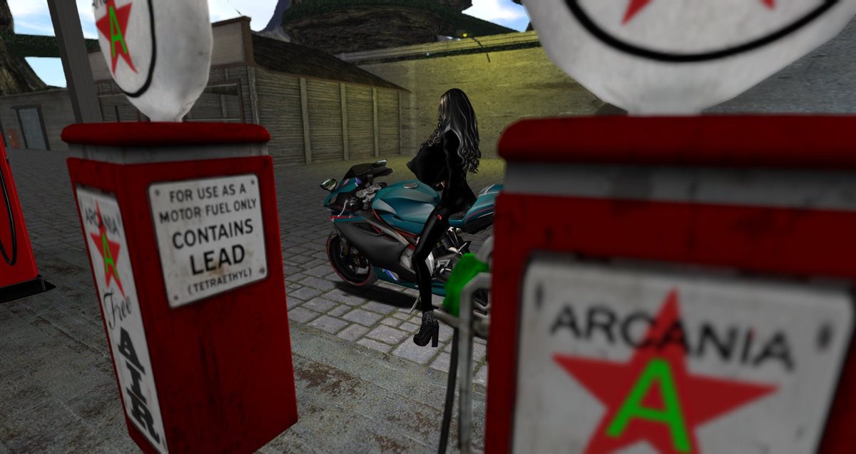 _Icon_Allen_'s tweet photo. Felt like taking a chill ride. This sim is like a road trip by itself! Wondering how high it goes to have a gas station. Rock of Cashel Riding sim. #secondlife https://t.co/WWQVQCxtdr