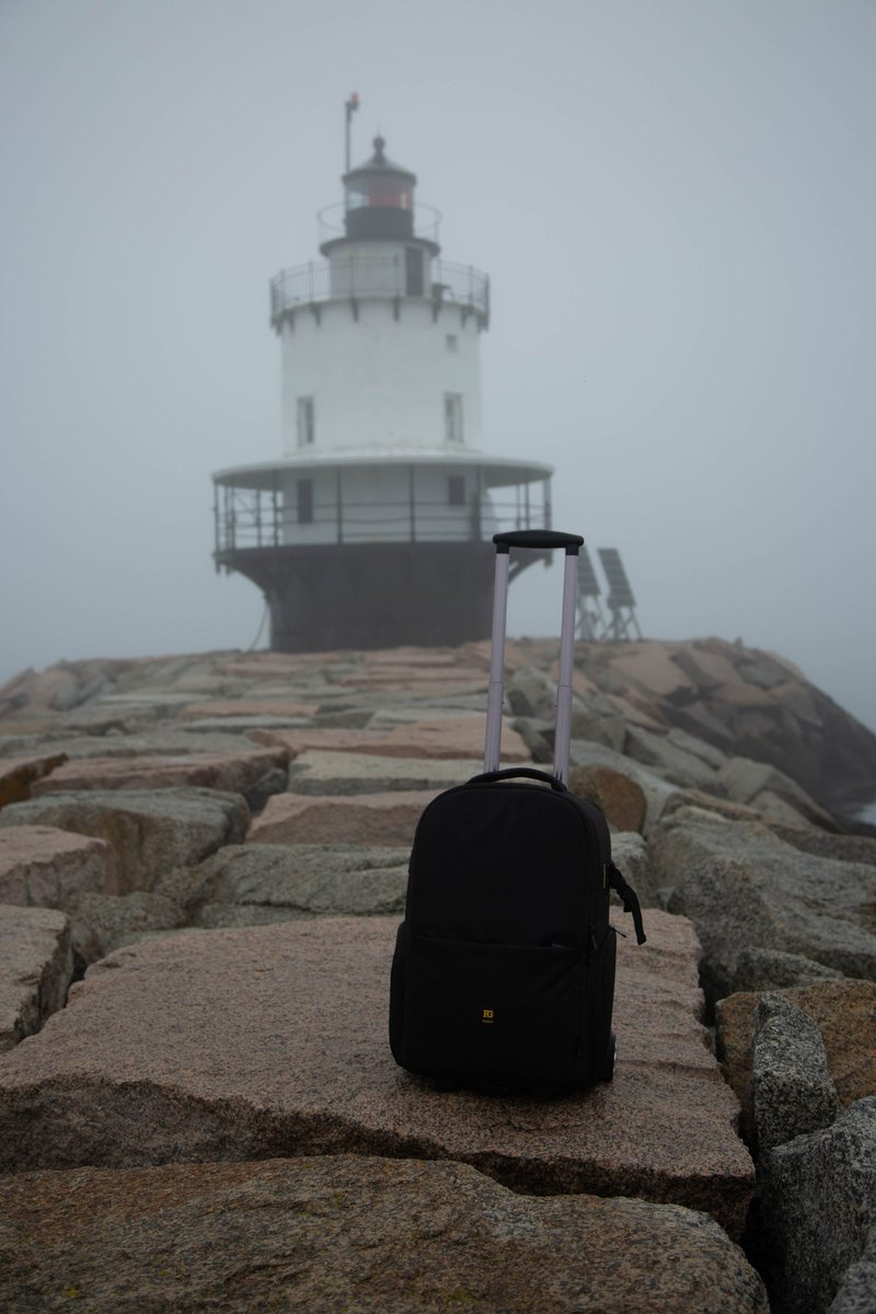AD79DAVE's tweet photo. Gear won't take your pic but it'll get you there. I'd been using a 9lb+Gear pack & switched to a smaller #ruggard wheelie bag via @BHPhotoVideo. Most shoots involve suits & Uber. A morning's impromptu trek across boulders was a bit different. Backpack mode helped get to the shot. https://t.co/nbNA70XRNJ