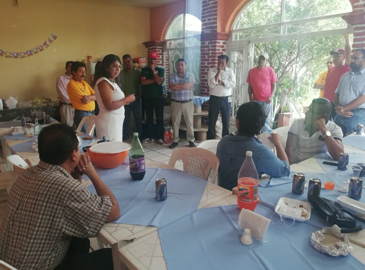 MiriamV_1's tweet photo. Nuestros compañeros de las caravanas hacen esfuerzos extraordinarios para cumplir con su trabajo, por eso nos comprometimos a buscar desde la dirigencia del sindicato, que cuenten con mejores vehículos para desarrollar su labor. https://t.co/XkvWAczwuy