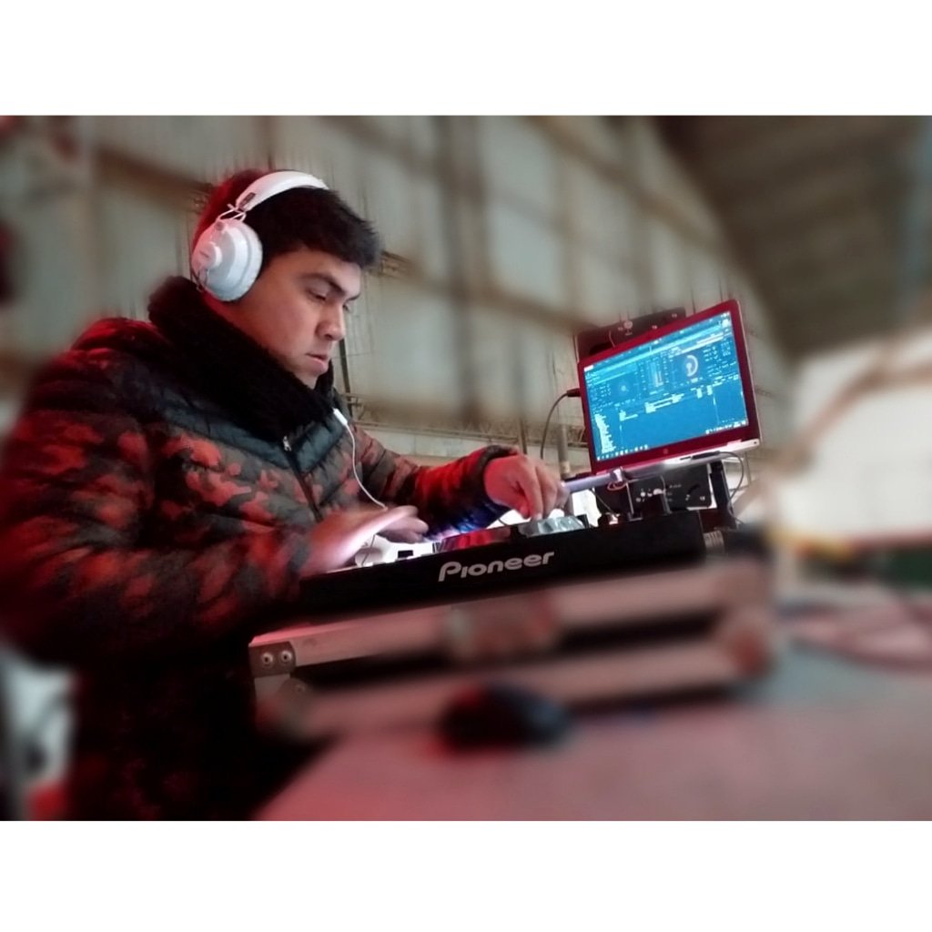 fmboxcolon's tweet photo. #DaleeVolumen
#EnVivoo
"ASITENCIA-PERFECTA" Por el 104.5
🎧: @Jorgito__DJ 
☎: 3447-575999
💻: https://t.co/k7k4TkDtf8 https://t.co/oRWMsZroGb