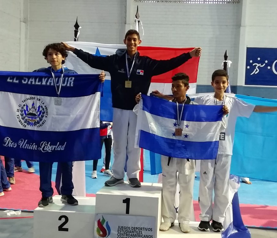JMDeporte's tweet photo. En taekwondo Edgardo Pastor conquistó la primera medalla de oro de Panamá, en los VII Juegos Codicader en Honduras.
También dio plata, Emma González en - 37 kg, y 4 bronces de J.González  -41 kg, J.Igualada  -41 kg, Liz Marie +59 kg, e I.Ríos -37kg @Pandeportes#JMDeportes https://t.co/iCu31bfHRa