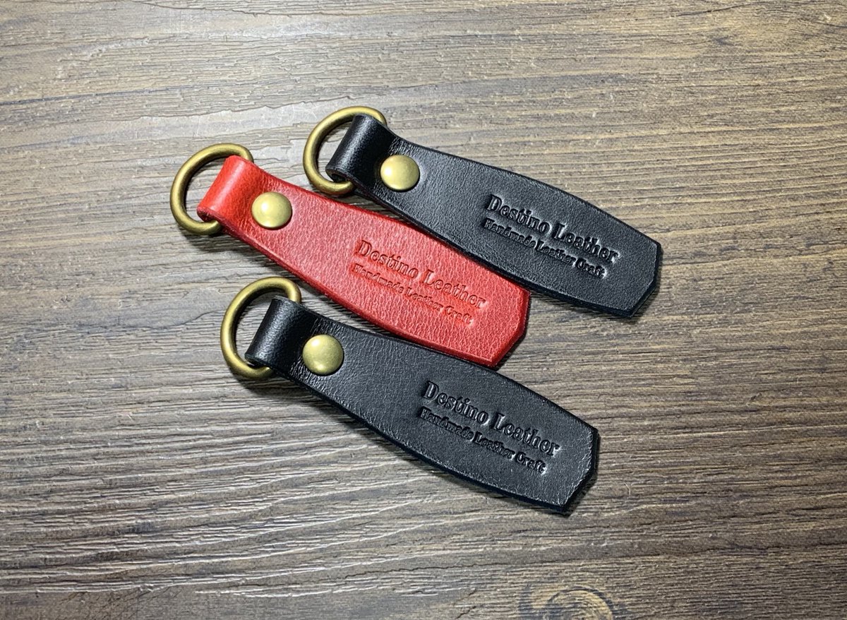 DestinoLeather's tweet photo. キーホルダー
 ※商品をお���い上げ頂いた方に
ノベルティーとして付けています！
色の指定は出来かねます。
#destino_leather
#日本 #長崎 #長崎市
#jamrue
#キーホルダー 
#レザークラフト #leathercraft 
#本革 #leather
#ハンドメイド #handmade 
#手断ち #handcut
#手縫い #handsewn
#コバ磨き https://t.co/W44ehuesZh