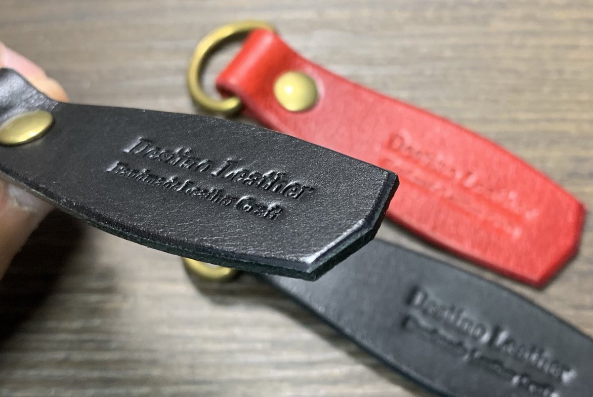 DestinoLeather's tweet photo. キーホルダー
 ※商品をお���い上げ頂いた方に
ノベルティーとして付けています！
色の指定は出来かねます。
#destino_leather
#日本 #長崎 #長崎市
#jamrue
#キーホルダー 
#レザークラフト #leathercraft 
#本革 #leather
#ハンドメイド #handmade 
#手断ち #handcut
#手縫い #handsewn
#コバ磨き https://t.co/W44ehuesZh