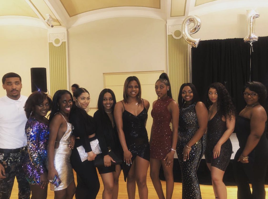 STYLE_EMU's tweet photo. #WHOSwhoatEMU ? We are S.T.Y.L.E. the 1st and Only fashion Organization on Eastern Michigan’s Campus. We are fairly new and full of Sophisticated, Talented, Youthful Leaders &amp; Entrepreneurs. We are always welcoming to new ideas &amp; new members (male + female) 💚💰✨ https://t.co/S9JPZza2rS