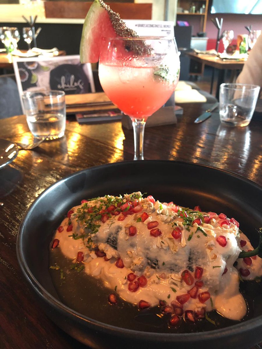 El chile Corregidora eso uno ancho relleno de mariscos y flameado con mezcal; y claro, en el restaurante Food Trade Center no podía faltar el chile en nogada tradicional. Pruébalos desde $295 en Dakota, esquina Maricopa, piso 1, Nápoles <a href="/FoodTCMX/">Food Trade Center</a>