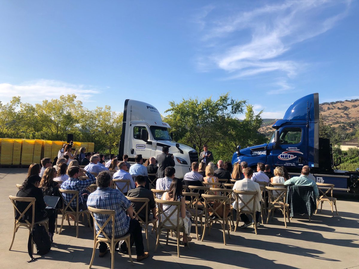 A great day at work. In Napa for the ⁦@DaimlerTrucksNA⁩ handover ceremony for the first two electric trucks to ⁦⁦@PenskeLogistics⁩ and @NFIndustries. Proud to have ⁦@GNA_Consulting⁩ supporting these great companies.