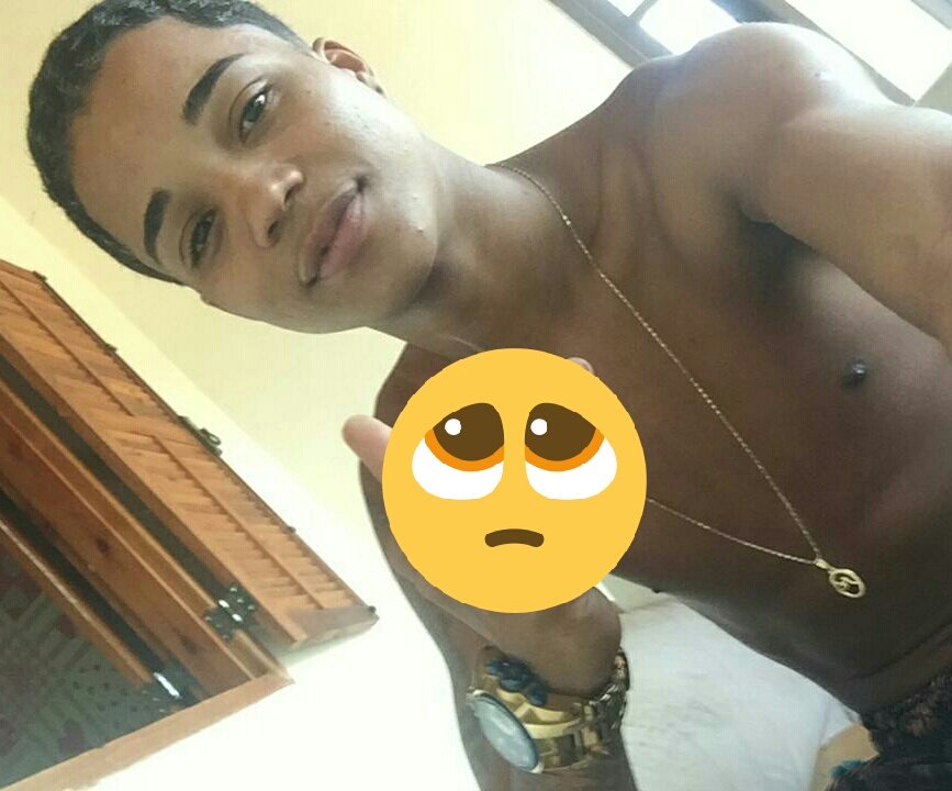AmaralMillayne's tweet photo. Vê você ali deitado, indefeso,no mesmo local q seu pai estava , na mesma situação me doeu muito. Vê sua esposa e vê a mãe do seu Davi desesperadas,sua família despedaçada,q cena triste. Só peço q olhe por nois daí de cima
 Descanse em paz meu menino de ouro. #Eternosapeka 💔😭✝ https://t.co/Q1ZU55gzfk