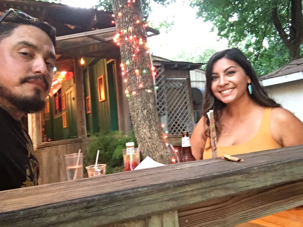 DosMasPorFavor's tweet photo. @drjeneby @BMS_Billy @BMS_Jared @BMS_Derek @PMS_Arianna @loveemyfreckles @1EverettAnthony @zepollyn @BMSMaxContract @ViejaPastrano11 We’re pretending like we’re there, right now! @BooBooKittys #grueneTX #twotontuesday #rockabillyshit #missyouJ https://t.co/DLABtg0Qwc