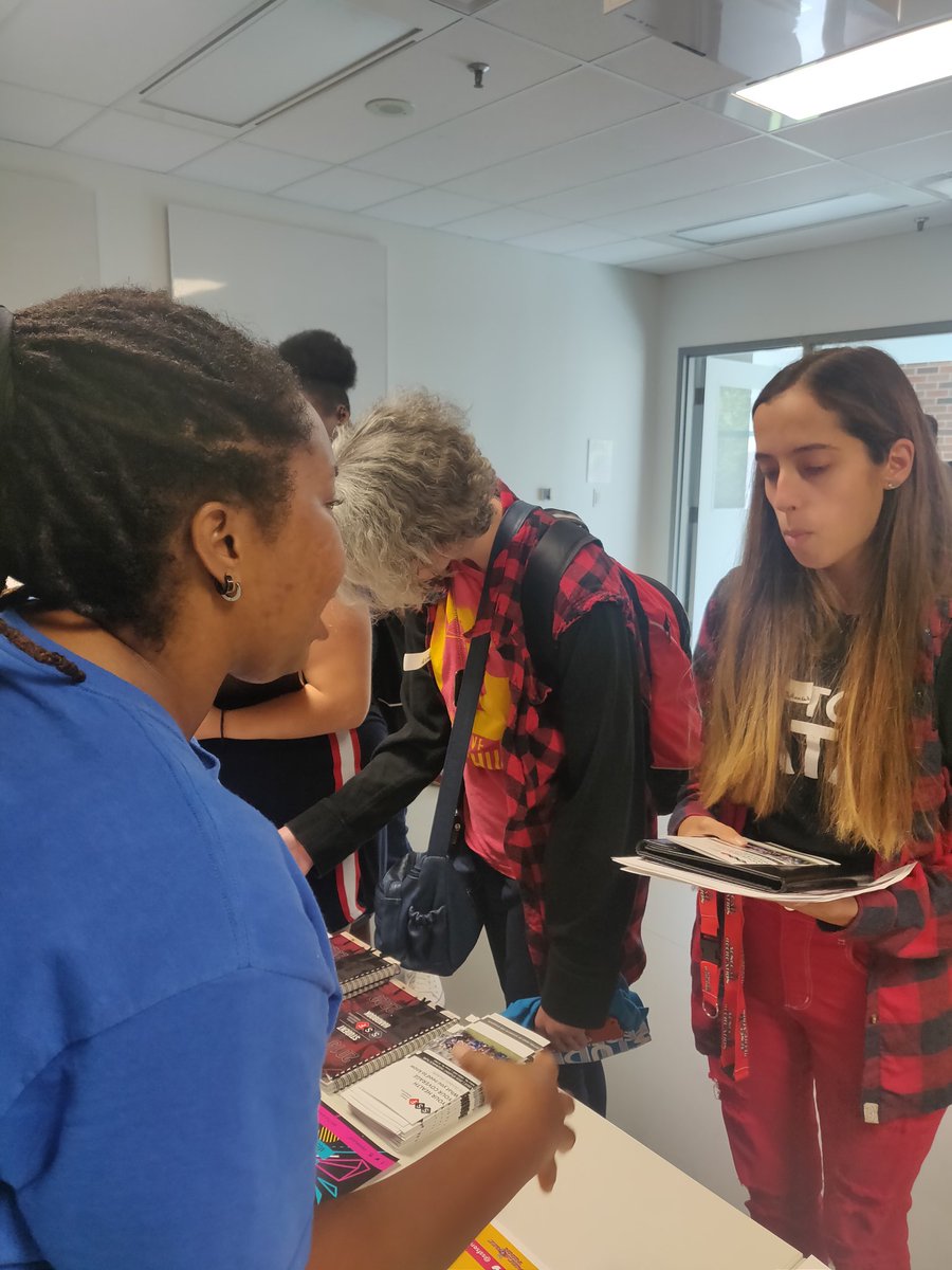 SSFSenecaYork's tweet photo. Ready, Set, Success students at the Service Fair today, interacting with SSF staff.
#SSF #SenecaCollege #ServiceFair https://t.co/OWl7A0H66i