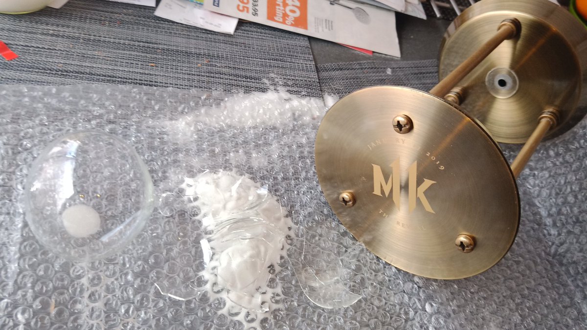DrDoggystyle's tweet photo. This arrived today 😢
The ultra rare Mortal Kombat 11 broken hourglass from the ending of Mortal Kombat 11
https://t.co/IISE7EXFlL
#mortalkombat #drdmkm #drdoggystyle #mkkollectors #mk #museum
#mk11 #reveal #rare #hourglas @NetherRealm @noobde @NinjaBoy66 https://t.co/Kp5vA9ZiiO