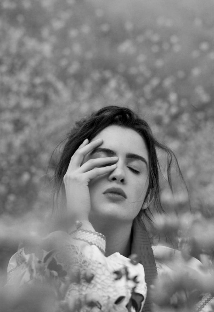 𝐢 𝐟𝐚𝐥𝐥 𝐢𝐧 𝐥𝐨𝐯𝐞, 𝐭𝐨𝐨 𝐞𝐚𝐬𝐢𝐥𝐲.