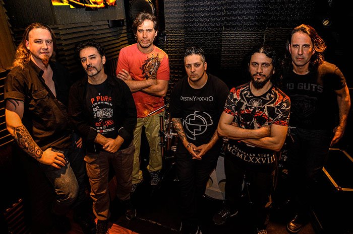 LA VIDA NOS SEPARÓ, EL MOTIVO NO CUENTA. SÓLO QUEDA EN TU CORAZÓN UN SENTIMIENTO QUE ESPERA.........
Tras nueve años de silencio, queremos contarles que hemos vuelto a los ensayos.