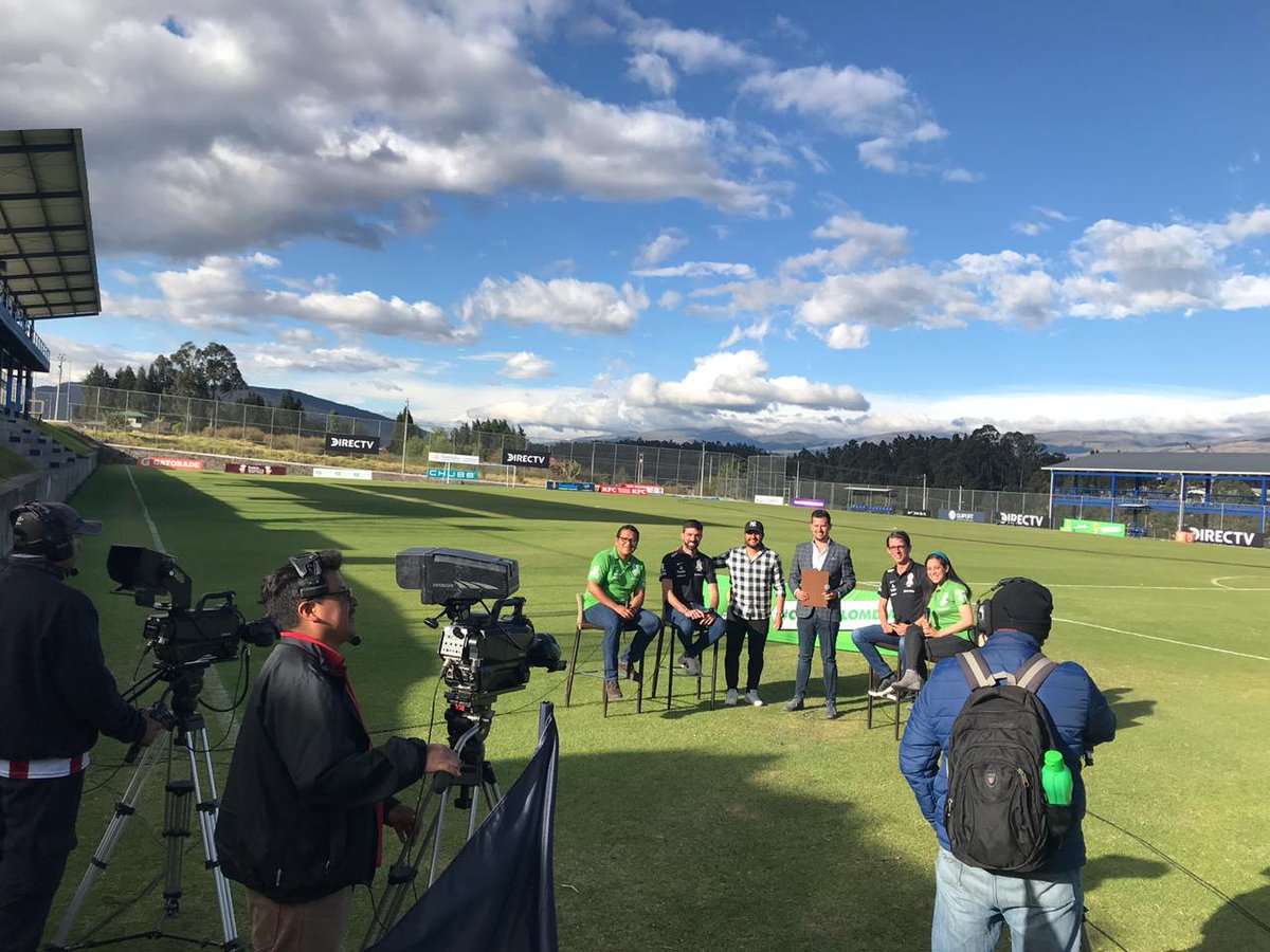 wndymntiel's tweet photo. Old habits die hard😅 de vuelta a los 🎤 para el especial Copa Milo Mitad del Mundo @IDV_Torneos
🏆⚽️ previo a los partidazos de 4tos de final que btw son mañana y los pasan por el canal 612 de @DIRECTVEcuador #copaMdm ➡️https://t.co/4Amy7KsOlY https://t.co/mQjyDQBvku