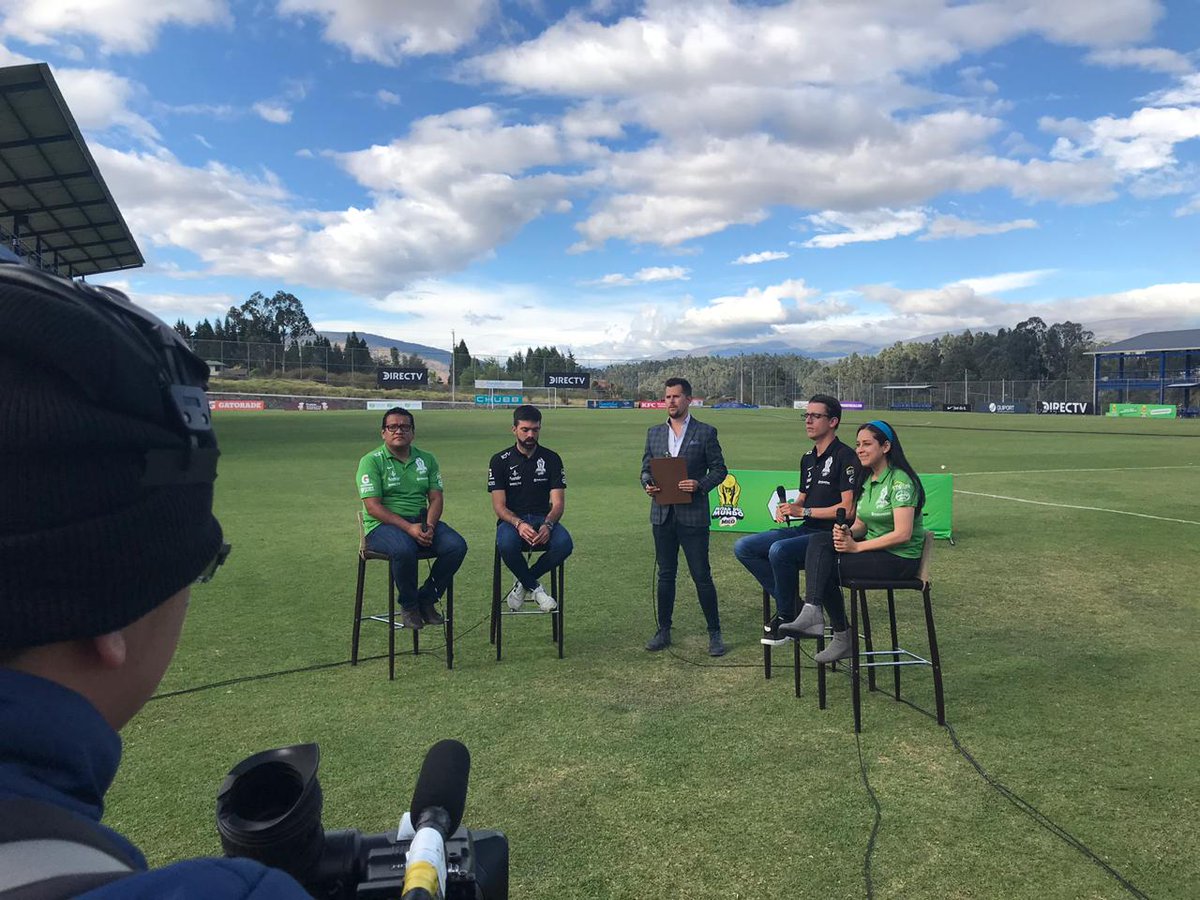 wndymntiel's tweet photo. Old habits die hard😅 de vuelta a los 🎤 para el especial Copa Milo Mitad del Mundo @IDV_Torneos
🏆⚽️ previo a los partidazos de 4tos de final que btw son mañana y los pasan por el canal 612 de @DIRECTVEcuador #copaMdm ➡️https://t.co/4Amy7KsOlY https://t.co/mQjyDQBvku