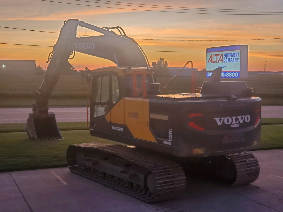 Beautiful sunset after the crazy storms today. <a href="/AltaEquipment/">Alta Equipment Co.</a> <a href="/VolvoCE_NA/">Volvo Construction</a>
