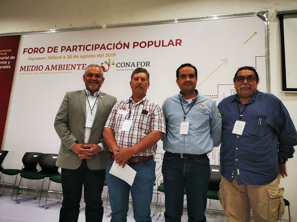 papiringocamilo's tweet image. Esta es la comisión que representó al Consejo Asesor de la #RB #SierraDeManantlan en la construcción del Programa Sectorial de Medio Ambiente organizado por la @SEMARNAT_mx en las instalaciones de la @CONAFOR #ParticipaciónCiudadana GRACIAS a todos por su apoyo @CONANP_mx