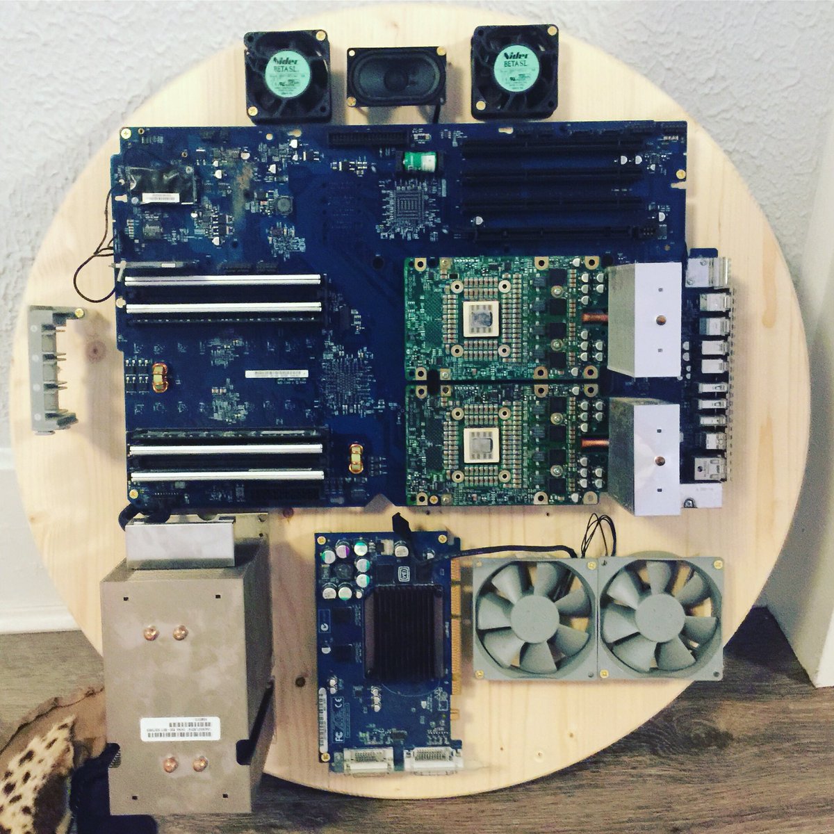 JordanBohall's tweet photo. Iteration 2 of the former Power Mac G5 come wall PC! I’m still planning updates, so stay tuned. #mac #powermacg5 #ledlights #makersgonnamake https://t.co/yvoSwIwl0s