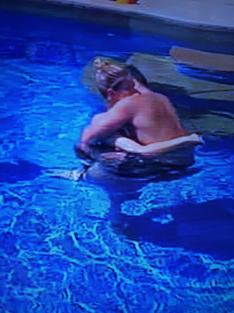 MsClutchNorberg's tweet photo. Is @hannahg11 carrying @therealDBcoop ?  #BachelorinParadise https://t.co/i1yPvXGYZU