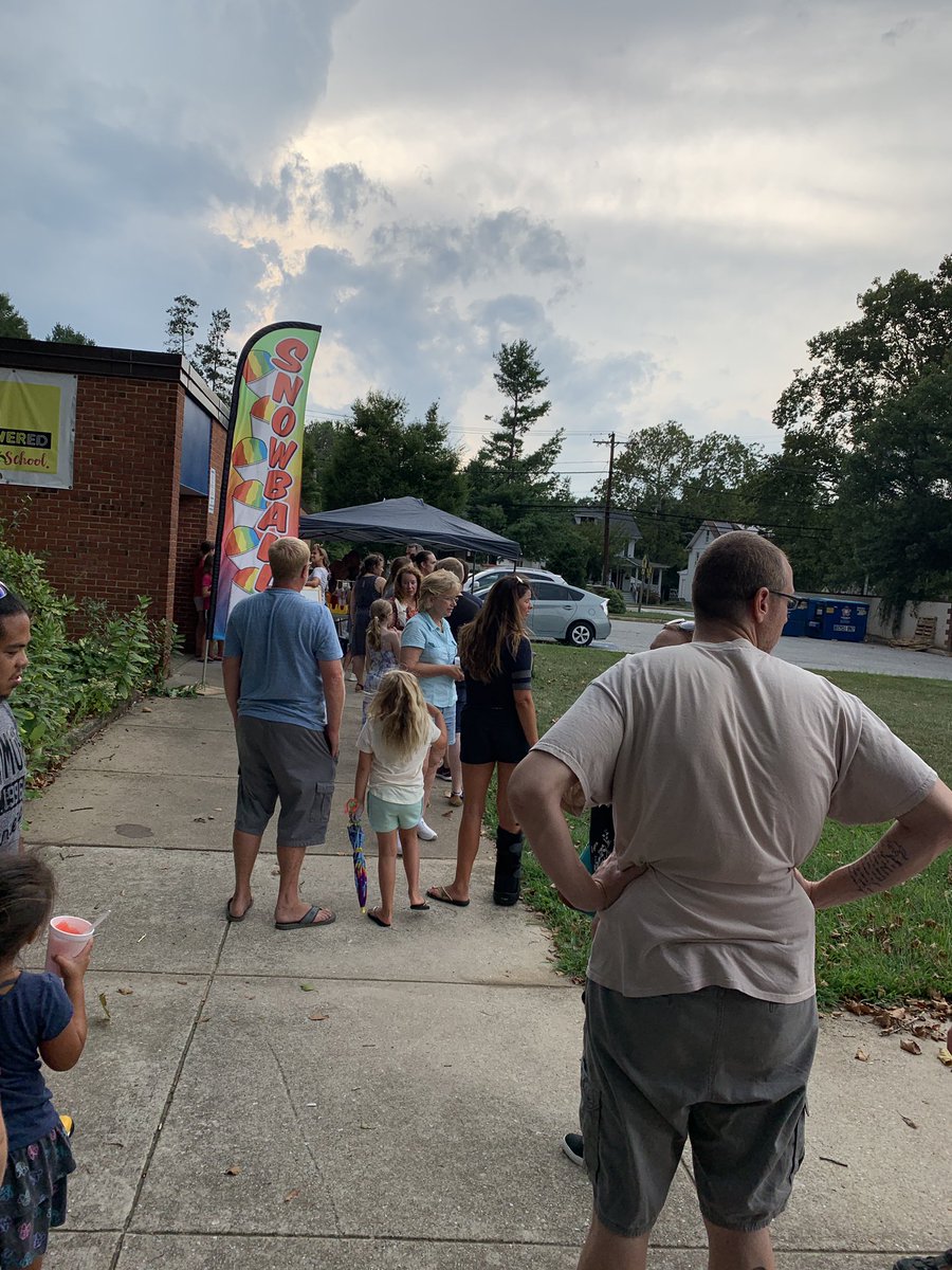 LinthicumES's tweet photo. Meet and Greet with Mrs. Roach was a huge success!!! Wonderful staff came out to support and so many awesome families got to meet their new principal! Can’t wait until 9/3!
@AACountySchools https://t.co/Y5oQagV2Er