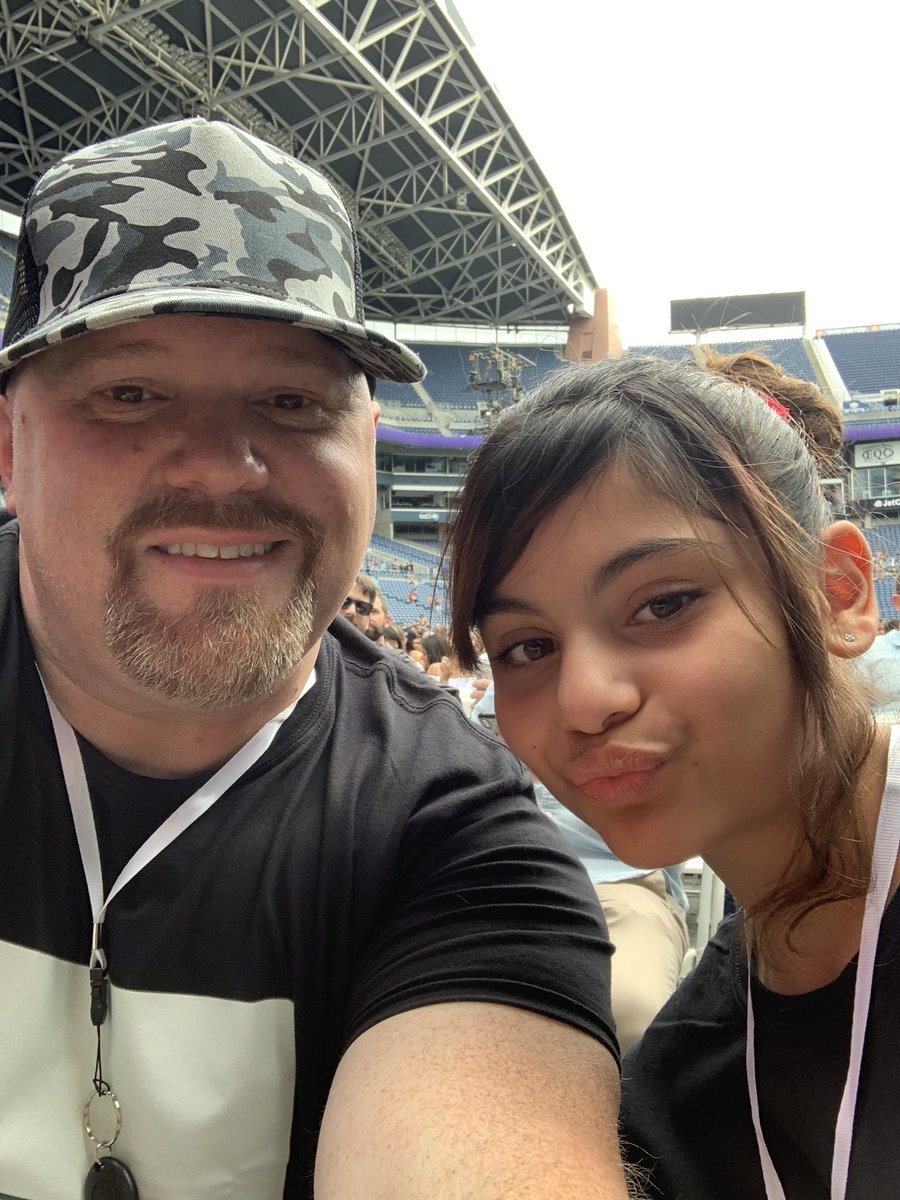 prometheus55's tweet image. Samantha’s first concert! Katy Perry we are front row for your show!!! Thank You Amazon! ,...and Uncle Jeff(s)  #DaddyDaughter #DadGoals
#BePeculiar #PostPrimeDay #Amazon #KatyPerry #LilNasX #Cyn @KatyPerry #AWS #EC2 #Warriors