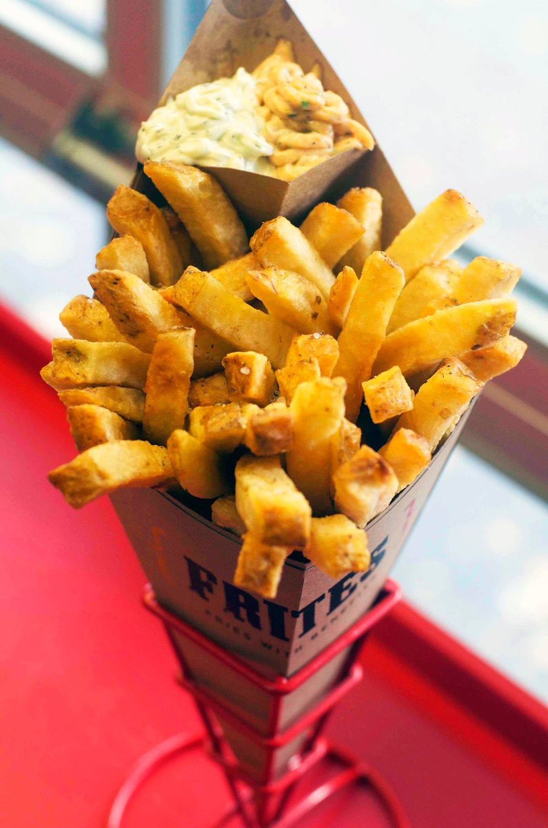 FritesGranville's tweet photo. We love the cone! Come and try ๐
#frites #fritesgranville #granville #poutine #friedchicken #fryday #dishedvan #tasty #nomnomnom #nomnom #yum #foodgawker #foodblogger #foodism #curiocityvan #foodbeast #fries #eatcouver #belgianfrites #cone #friescone #instafood #instapic https://t.co/jViBq5A7Oe