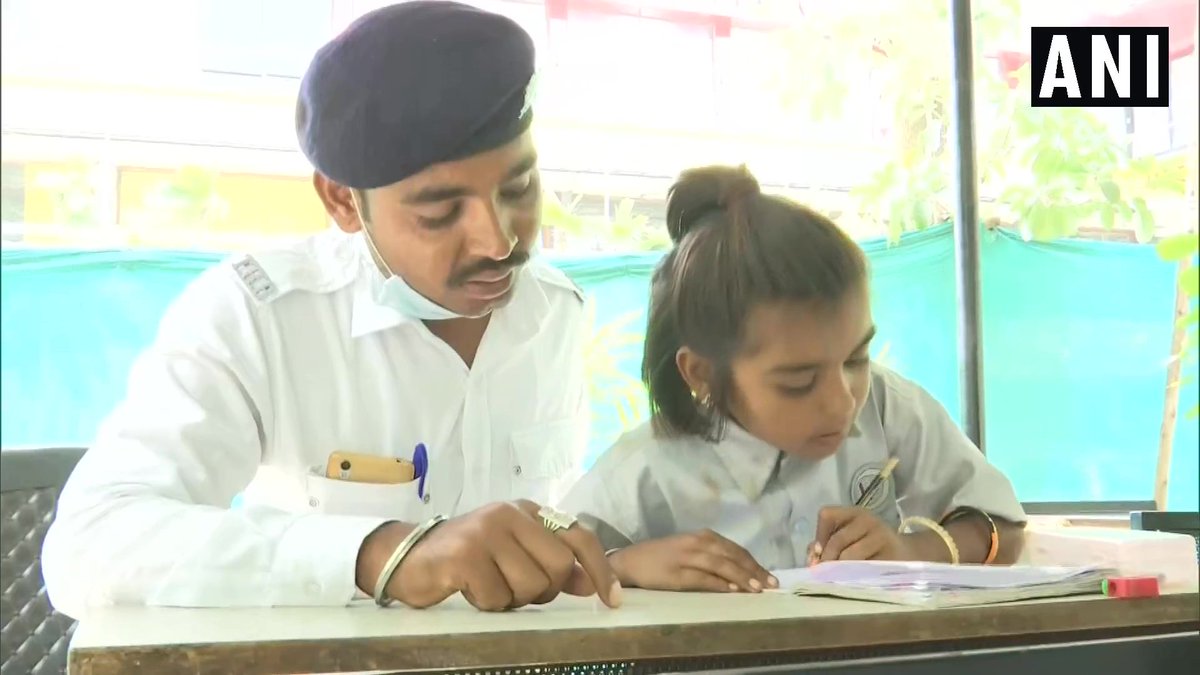 ANI's tweet photo. Gujarat: Ahmedabad City Traffic Police imparts free education to children residing on footpaths under their project called 'Police Pathshala'. Around 150-200 children are getting education in three centers across the city. https://t.co/YydKzeKMrJ