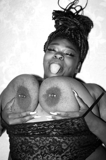 Titty Tuesday 🥰🥰 https://t.co/S4eOeXqbQ4<a href="/tag/halloween"class="tags"><span>#halloween</span></a><a href="/tag/velma"class="tags"><span>#velma</span></a><a href="/tag/chocolatevelma"class="tags"><span>#chocolatevelma</span></a>