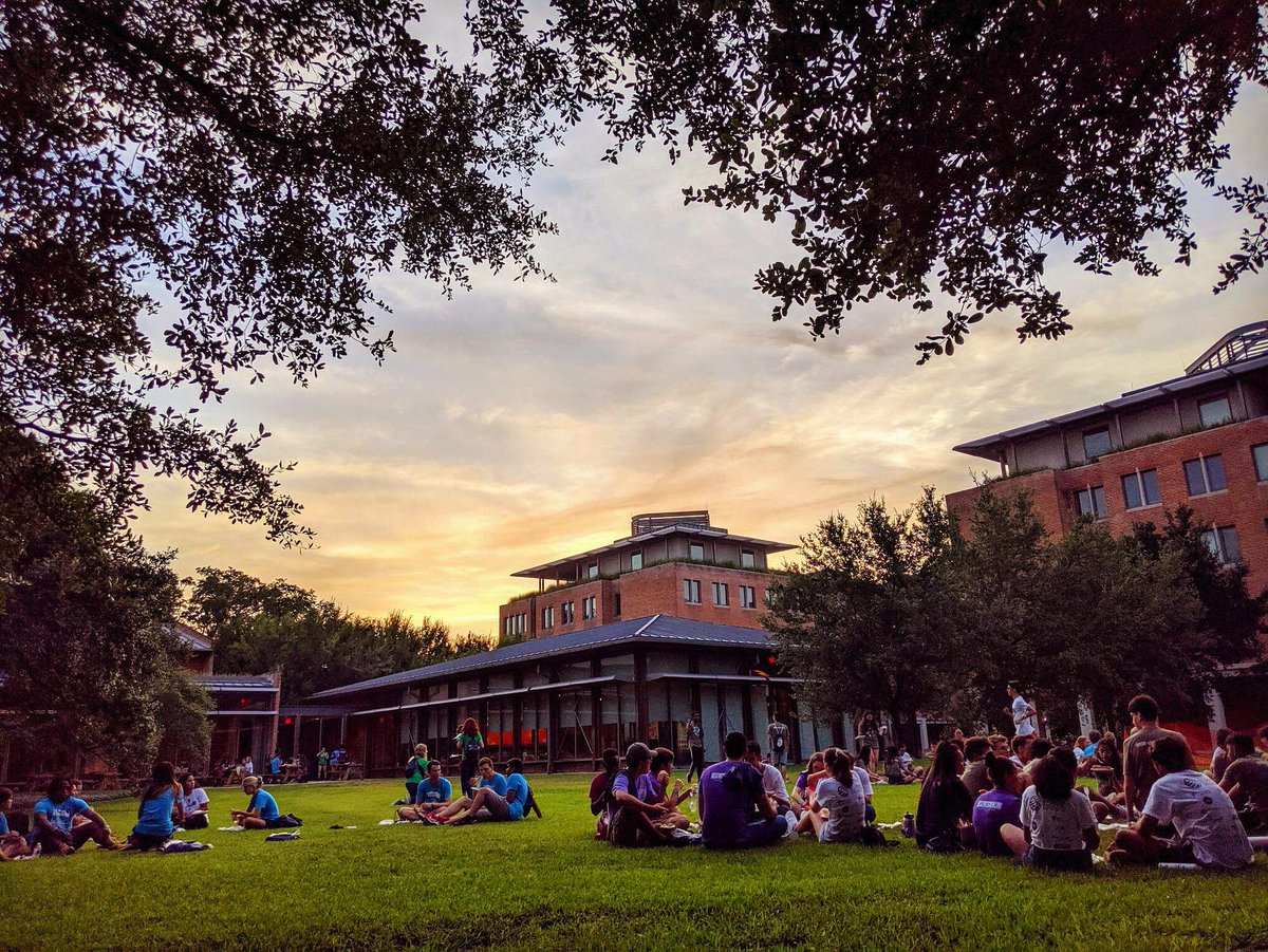RiceUniversity's tweet photo. Another magical night ✨ #RiceOWeek https://t.co/d1KSkrsk2Z