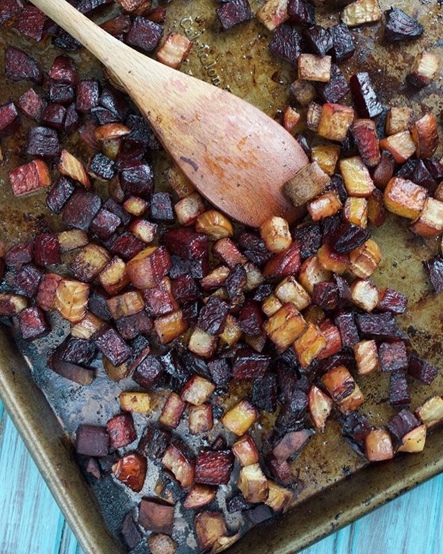 plaidandpaleo's tweet photo. I'm sooo ready for the beets in my garden to be ready so I can make this easy balsamic roasted beets. Are you into beets? https://t.co/pkRM5HYZib https://t.co/S9JDKOnKvY