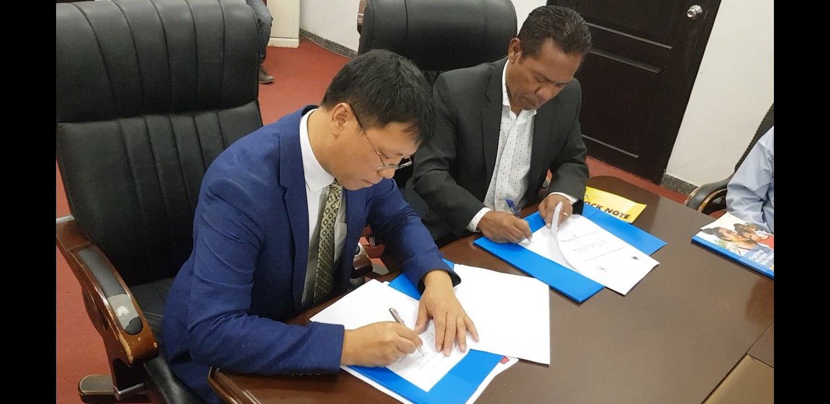 HoodCattaneo's tweet photo. Formalizing an ongoing collaboration between #WFPTL and #CLNTL National Logistics Centre of Timor-Leste by signing of an MOU to define future partnership efforts. @WFP_AsiaPacific @WFP @Liudageng https://t.co/9u8bADz6qN