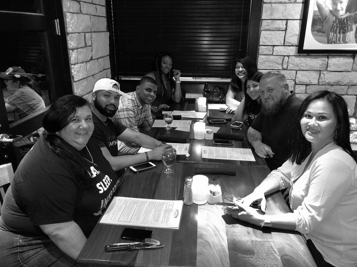 DavidOlsonATT's tweet photo. Dinner with winners! @Joychamp5 @VanessaOrtizATT @SamJones1911 #TuggleNation https://t.co/fyf9eLC5gh
