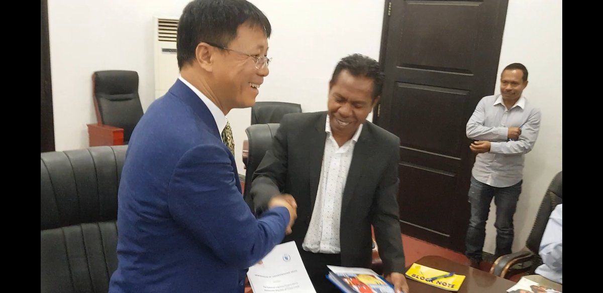 HoodCattaneo's tweet photo. Formalizing an ongoing collaboration between #WFPTL and #CLNTL National Logistics Centre of Timor-Leste by signing of an MOU to define future partnership efforts. @WFP_AsiaPacific @WFP @Liudageng https://t.co/9u8bADz6qN