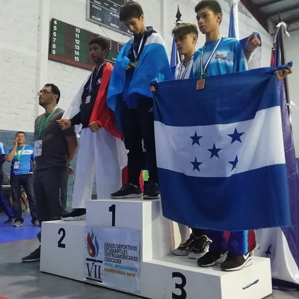 fedetkdpty's tweet photo. Nuestra segunda medalla de plata la obsequia para Panamá Israel Campbell quien demostró mucho coraje en sus combates @pandeportes @meducapma #taekwondo #taekwondopanama #tkd #tkdpanama https://t.co/wykWFAEBmX
