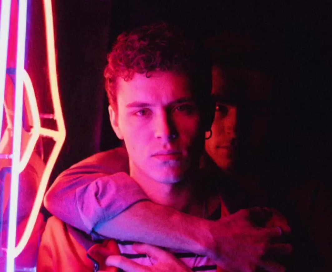 EliteINFO_'s tweet photo. ¿Quién más espera con ansias que pasará con #Omander en #Elite2? #EliteNetflix ¡Estreno segunda temporada el 6 de septiembre por @NetflixES! @EliteNetflix @OmarAyusoo ❤❤ https://t.co/6mXSjluJnn