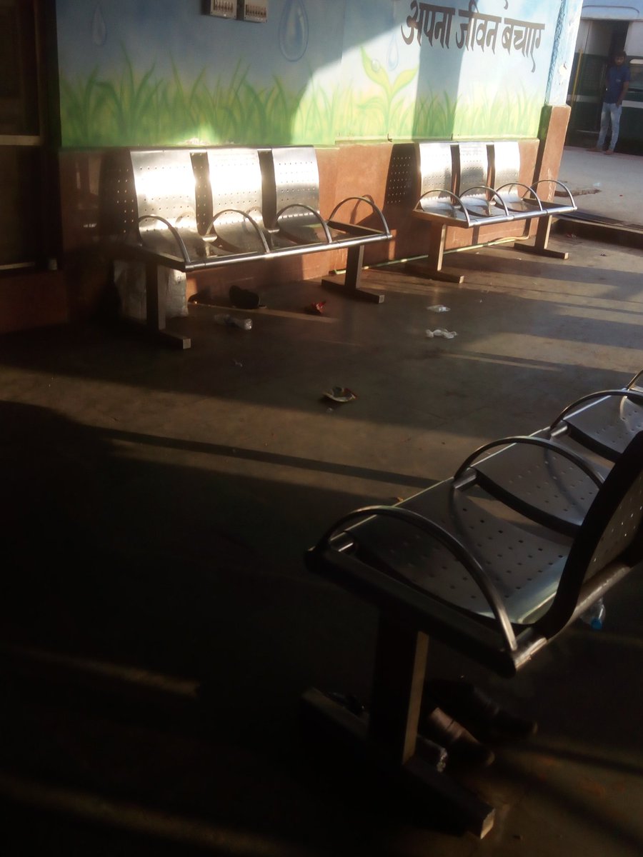 Harshso24576563's tweet photo. @PiyushGoyal  dear sir this is wankaner junction(WKR)  Railway station in Guj. Nearst of tile city MORBI. 
MORBI Jane wale ko yha se train change krna he hota h...
But this is very dirty and bad station . And waiting room and thair toilet very dirty..plz take action immediately https://t.co/hEAOBVjRDt