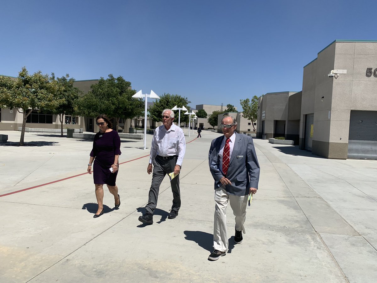 HemetSuper's tweet photo. Walking classrooms at @Tahquitz_Titans with our Governing Board and Cabinet Members. It’s a new school year, full of hope and possibilities! #HUSDpremier https://t.co/jfJ3gi7r02