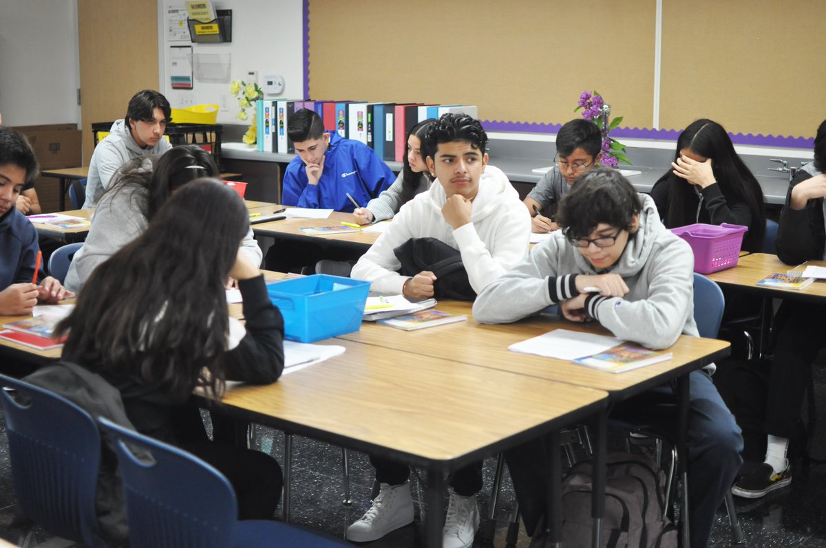 puccalsechs's tweet photo. The 2019-2020 school year has begun! We're looking forward to another amazing year! Take a look at some photos from the first day of school. #pucschools #charterschools #firstdayofschool #northeastla #nela https://t.co/CrAf7KDqHc