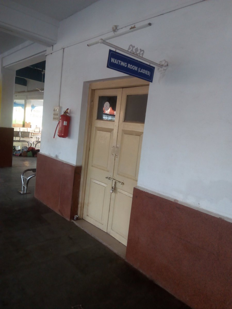 Harshso24576563's tweet photo. @wrdrmrjt @RailwaySeva In the morning ladies waiting room was closed....
Where go to ladies for toilet... https://t.co/QKuYws6DHu