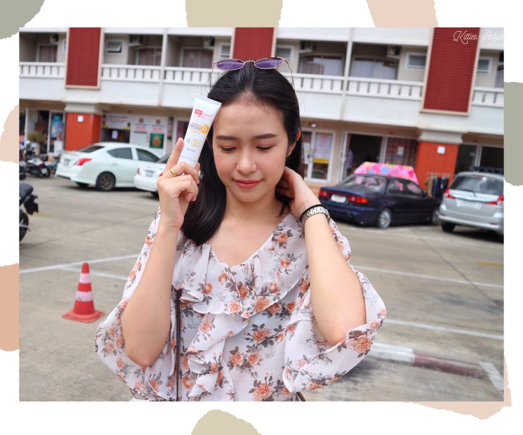 kittieslifesty1's tweet photo. เป็นครีมกันแดดเนื้อมูสนุ่มมาก ใช้แล้วหน้าไม่มัน เกลี่ยง่าย ลื่นไปกับผิว ซึมเข้าผิวได้ดี spf 50 pa+++ คนผิวมันเราว่าต้องชอบนะ ทาแล้วหน้าไม่เยิ้ม ได้ผิวลุคธรรมชาติ มีบำรุงจากแอปเปิ้ลและวิตามินอี ดีงาม แนะนำเลย ราคา 550 บาท #ใช้เองรีวิวเอง #ใช้ดีบอกต่อ #รีวิวกันแดด #bbcare 🌞🍏 https://t.co/Pfr9ZtxWmf