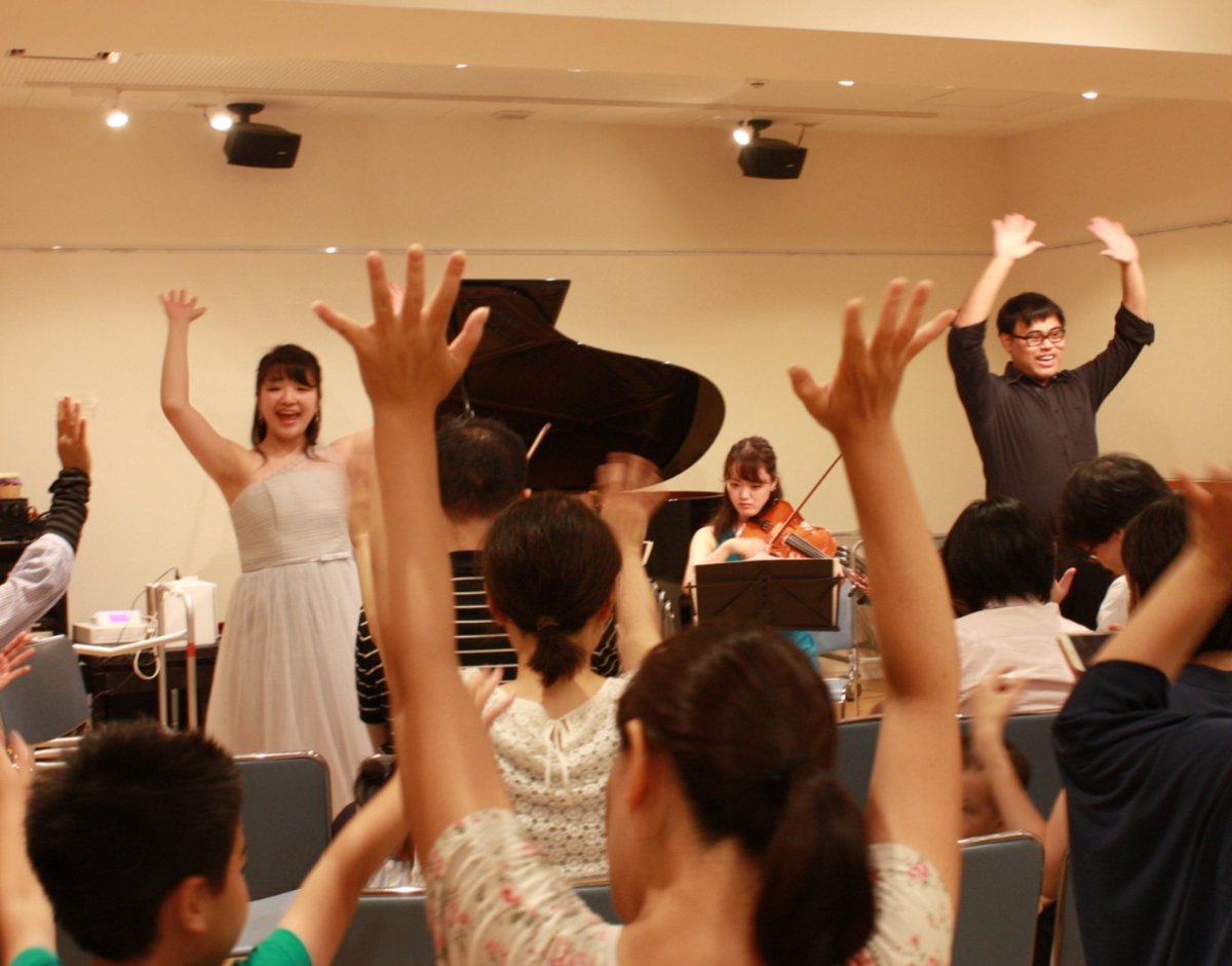 Quartetf4's tweet photo. 椿音楽教室主催のリトミックコンサートに出演しました！
演奏だけでなく、みんなで歌ったり手遊びしたりと終始笑顔の絶えないコンサートでした🎵🎻
動画はYouTubeにアップしております！ぜひ、見て下さい😊✨
https://t.co/WuSQlGFKuQ https://t.co/xv0smDcqiF