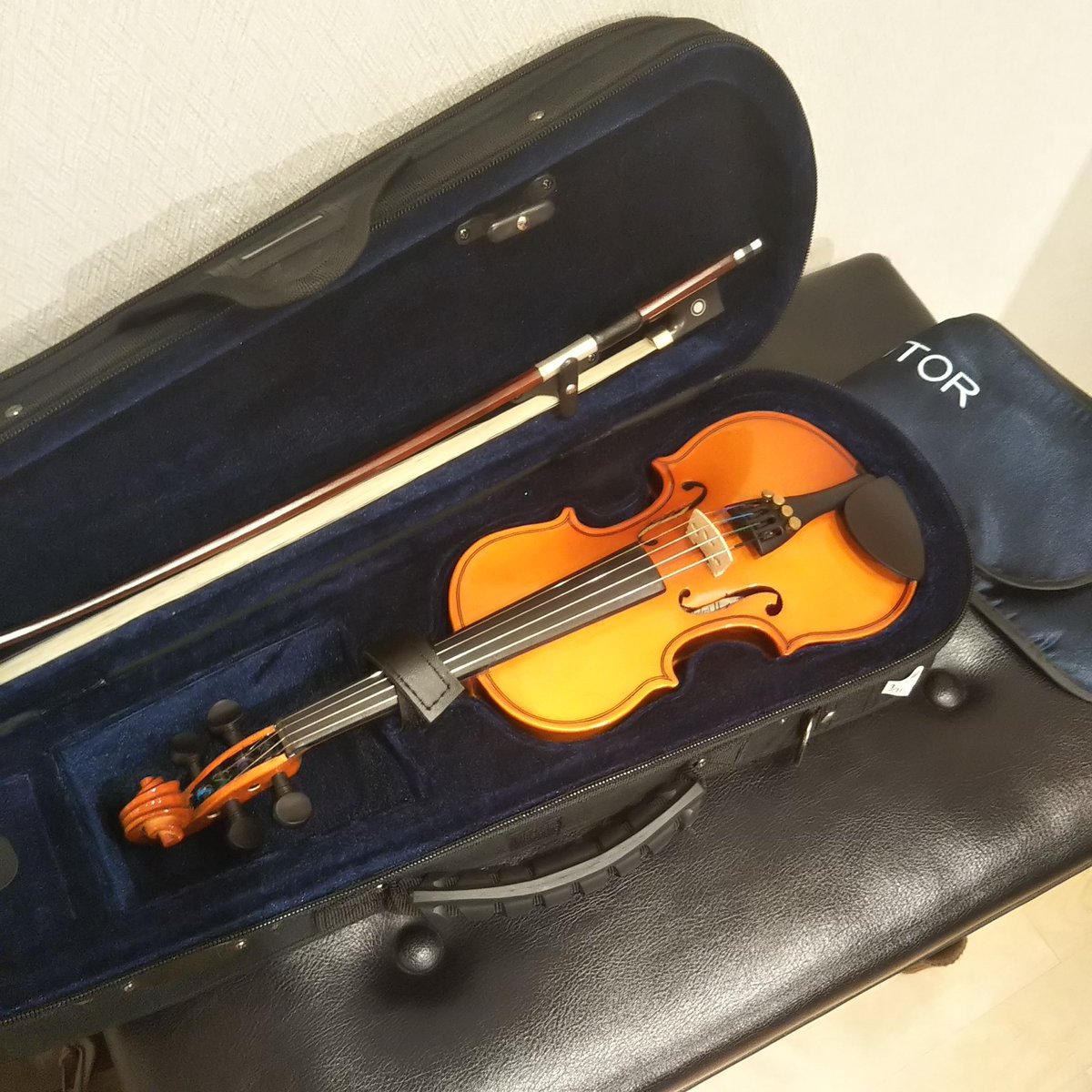 Quartetf4's tweet photo. 椿音楽教室主催のリトミックコンサートに出演しました！
演奏だけでなく、みんなで歌ったり手遊びしたりと終始笑顔の絶えないコンサートでした🎵🎻
動画はYouTubeにアップしております！ぜひ、見て下さい😊✨
https://t.co/WuSQlGFKuQ https://t.co/xv0smDcqiF