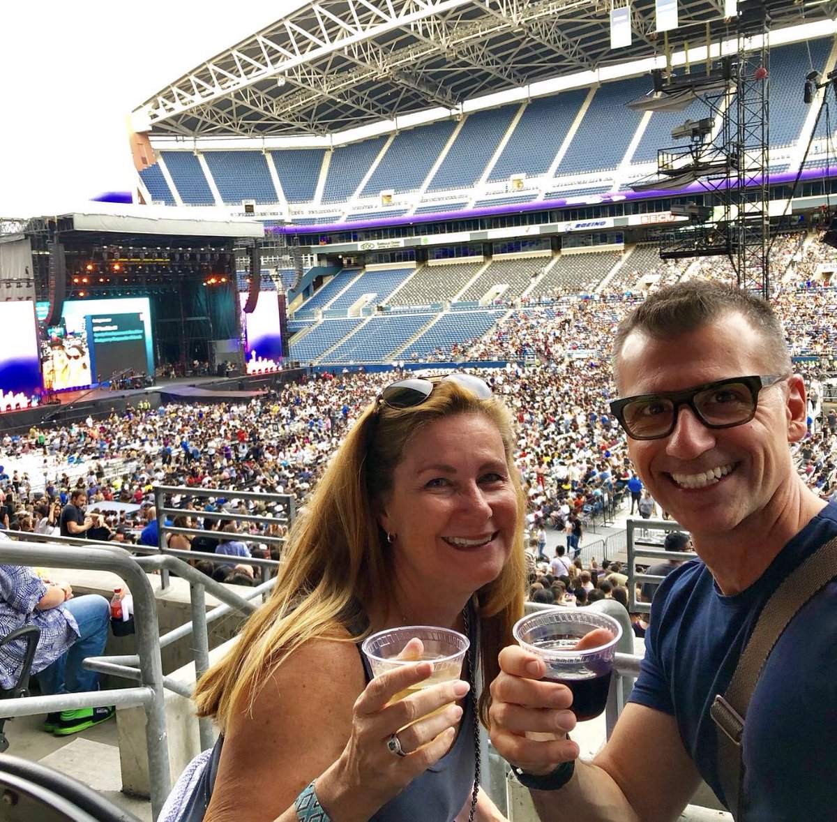 HolaFernando's tweet photo. Amazonian for a day... thanks @kaywarren for the invitation! #postprimedayconcert #katyperry @katyperry #bepeculiar proud to be a member of the #Amazon family https://t.co/PgnEcH2uyq