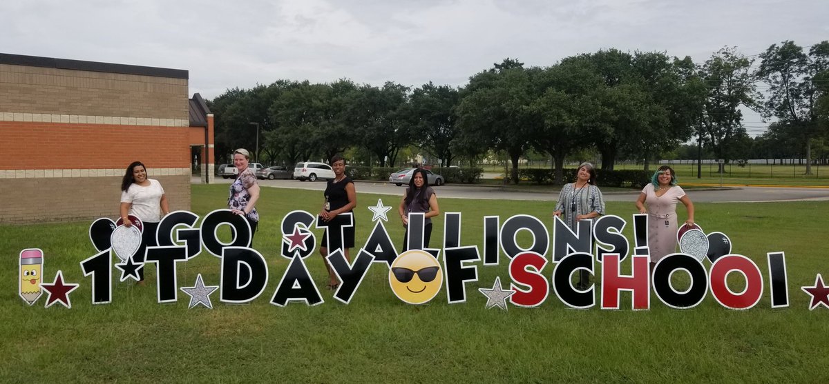 🏫📚🖍5th grade squad👩‍🏫
#AldineFirstDay
#thisyearlastyear
#getthispartystarted
🍎 ✏️  ⏰📏✂️📓