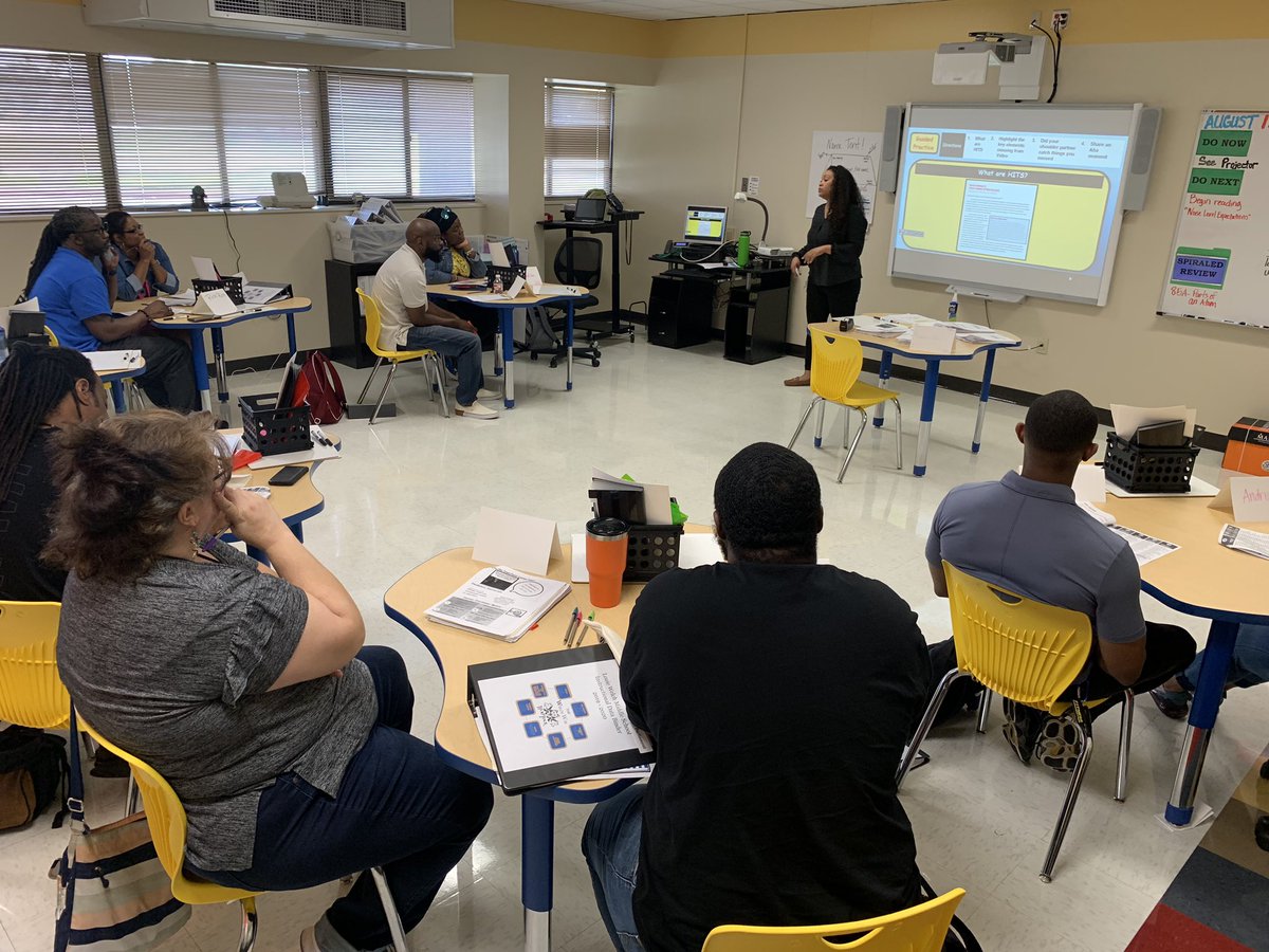 Welch_WolfPack's tweet photo. Last Tues Recap: @Welch_WolfPack
IB Coordinator Byrd training the teachers on how to execute effective instruction by way of planning smarter utilizing the LP template.
#EffectiveInstruction #LessonCycle
#EngagingLessons #HITS #QSSSA
@HISDMultiPrgms https://t.co/jnoWCzdQrn