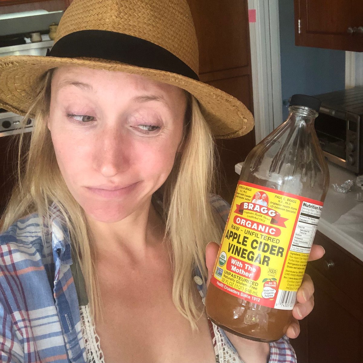 BluebirdandB's tweet photo. I can’t say what a week or month of an #applecidervinegardetox would be like, but I know myself enough to know something really needs to make an impact for me to justify dedicating time to it each day. What health routines are worth it to YOU, I want to know!? —@NikkiDinki https://t.co/m7lPoYoHOa