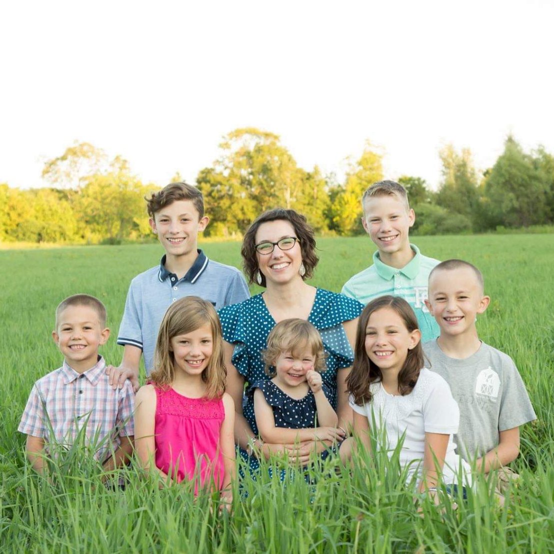 How2LiveNatural's tweet photo. @Ford Trying to take my 7 children to spread my husband ashes so he can Rest In Peace and van needs help. #widow #momof7 #ford #needvan https://t.co/Etz3Z3vfZY