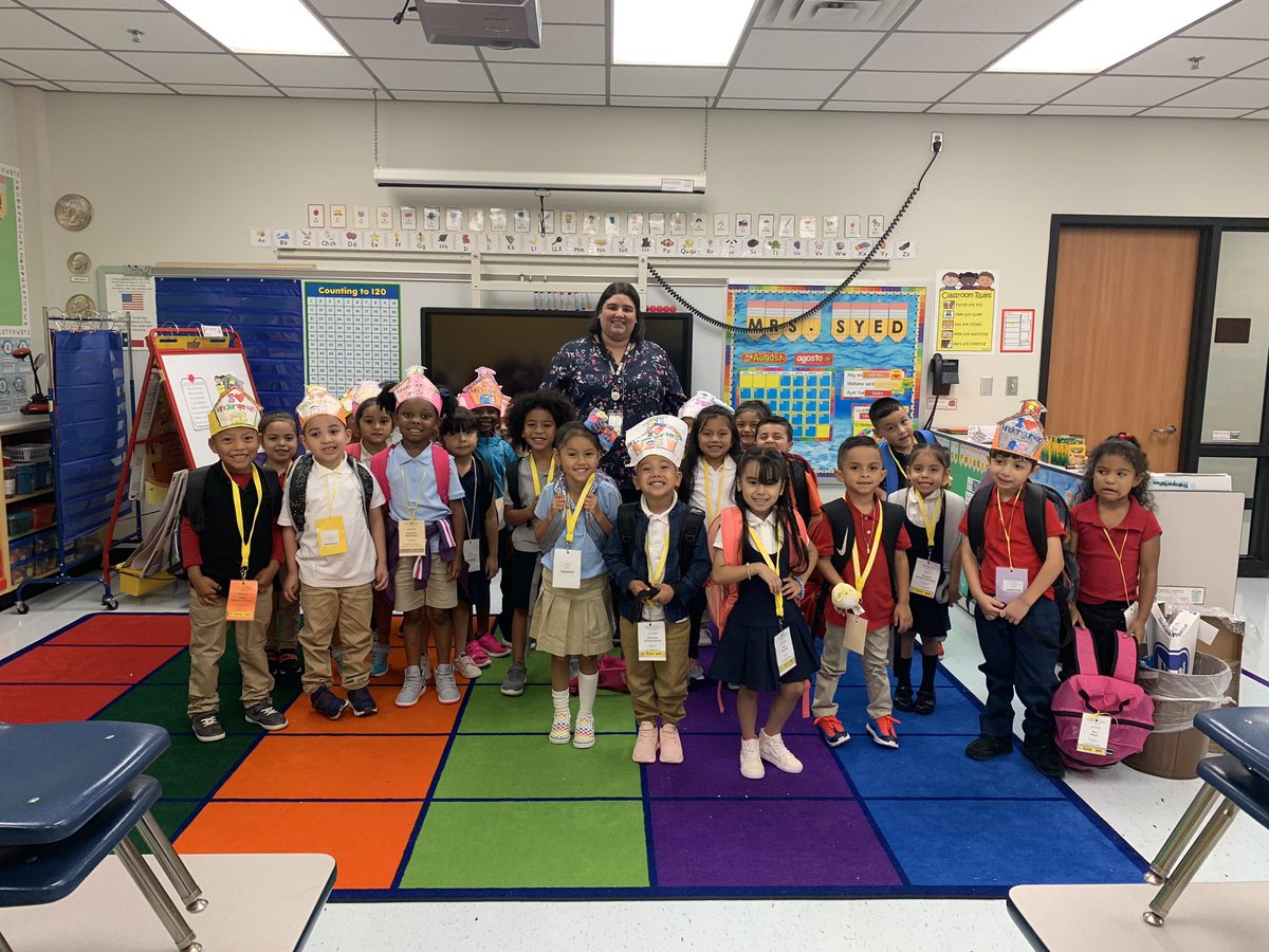 JassoSyed's tweet photo. Honored to have @drgoffney in my classroom first thing this morning! What a great way to start our first day of school! ##DualLanguage @GarciaLeza_AISD https://t.co/u77QmdHnca