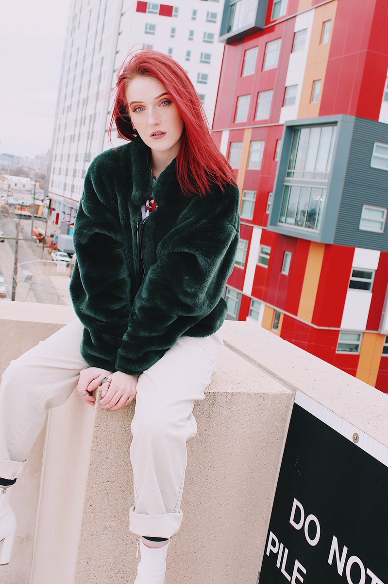 rileyp0608's tweet photo. posting these in hopes that a brand will somehow see them and want to hire me to model their clothing 🤷‍♀️ a girl can dream, right? 🤪😫 https://t.co/mfTCVdIRz8