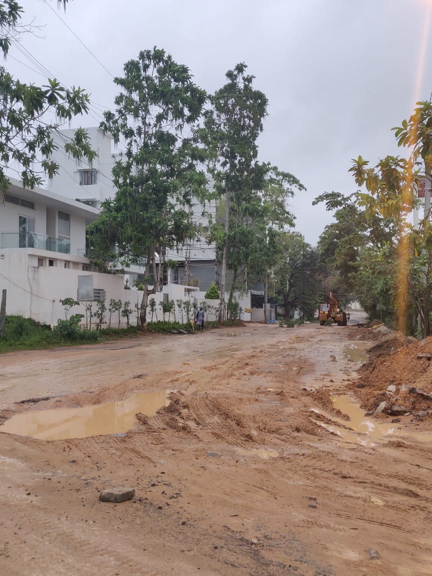 pradeeproyindia's tweet photo. Request BBMP to repair the roads in Shubh Enclave Haralur road immediately.  Roads are dug up by BWSSB and not repaired. @BBMP_MAYOR @BBMPCOMM @CMofKarnataka @chairmanbwssb https://t.co/opZNkh8rAH